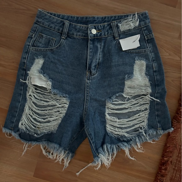 Distressed denim shorts - Picture 1 of 1